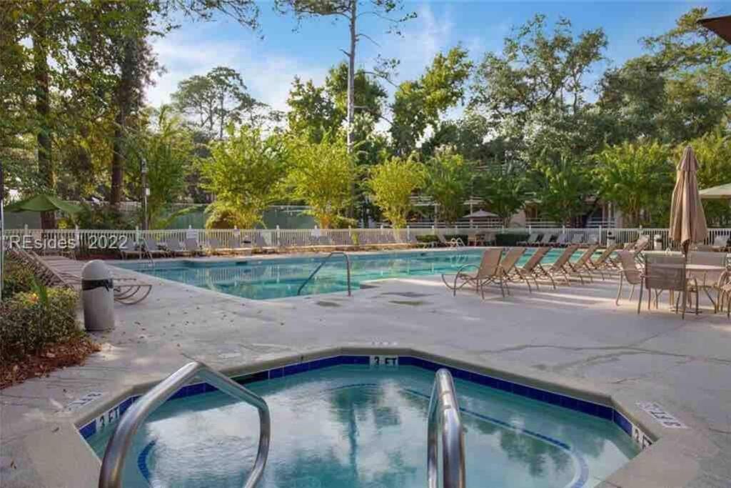 Cute 2 Bedroom, 2 Bath Condo At Folly Field Beach Hilton Head Island Buitenkant foto