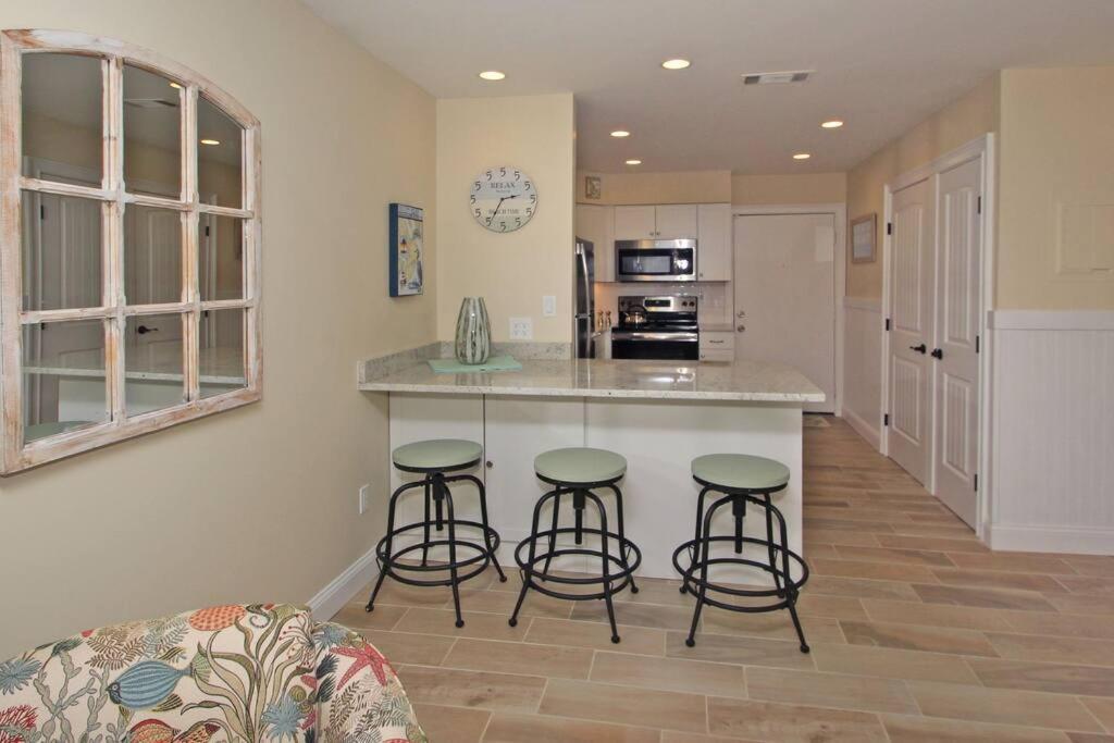 Cute 2 Bedroom, 2 Bath Condo At Folly Field Beach Hilton Head Island Buitenkant foto